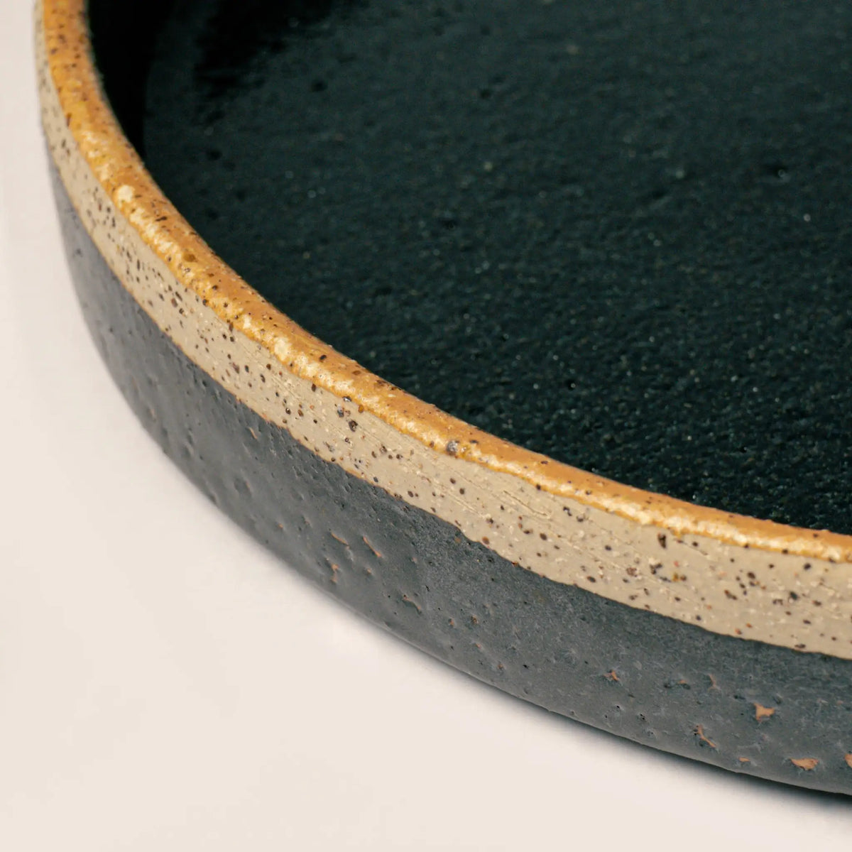 black plate minimalist design color black